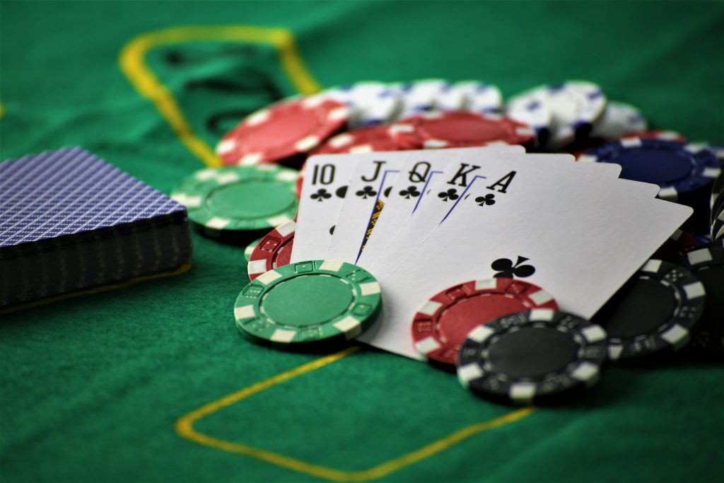 Essential Psychological Differences Between Face To Face And Online Poker